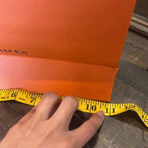 Hermes shopping bag in excellent used condition. Tall medium size. - Picture 5 of 7